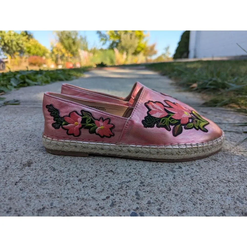 A New Day Espadrilles Flats Size US 8.5 Floral Boho Slip On Artsy Metallic Pink